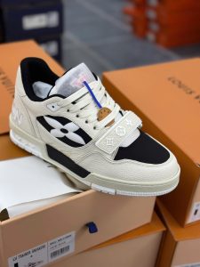 Những lưu ý khi mua giày Sneaker 2025